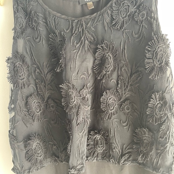 Layered Tank with flowers. All black - Picture 2 of 4